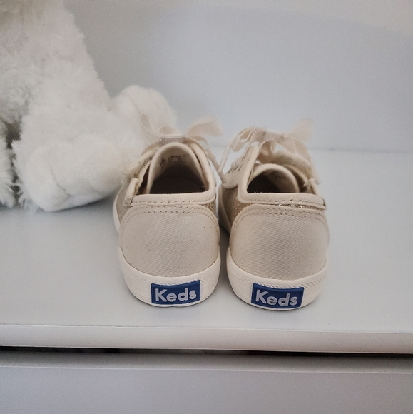 Sneakers - Picture 3 of 4